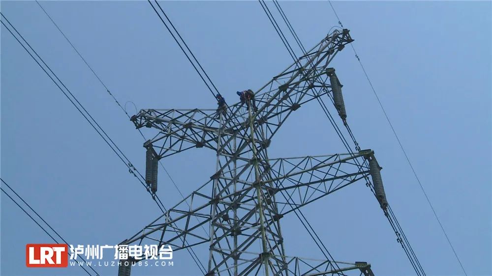 渝昆高铁川渝段泸州沱江特大桥40号主墩连续梁1号节段浇筑完成(图4)