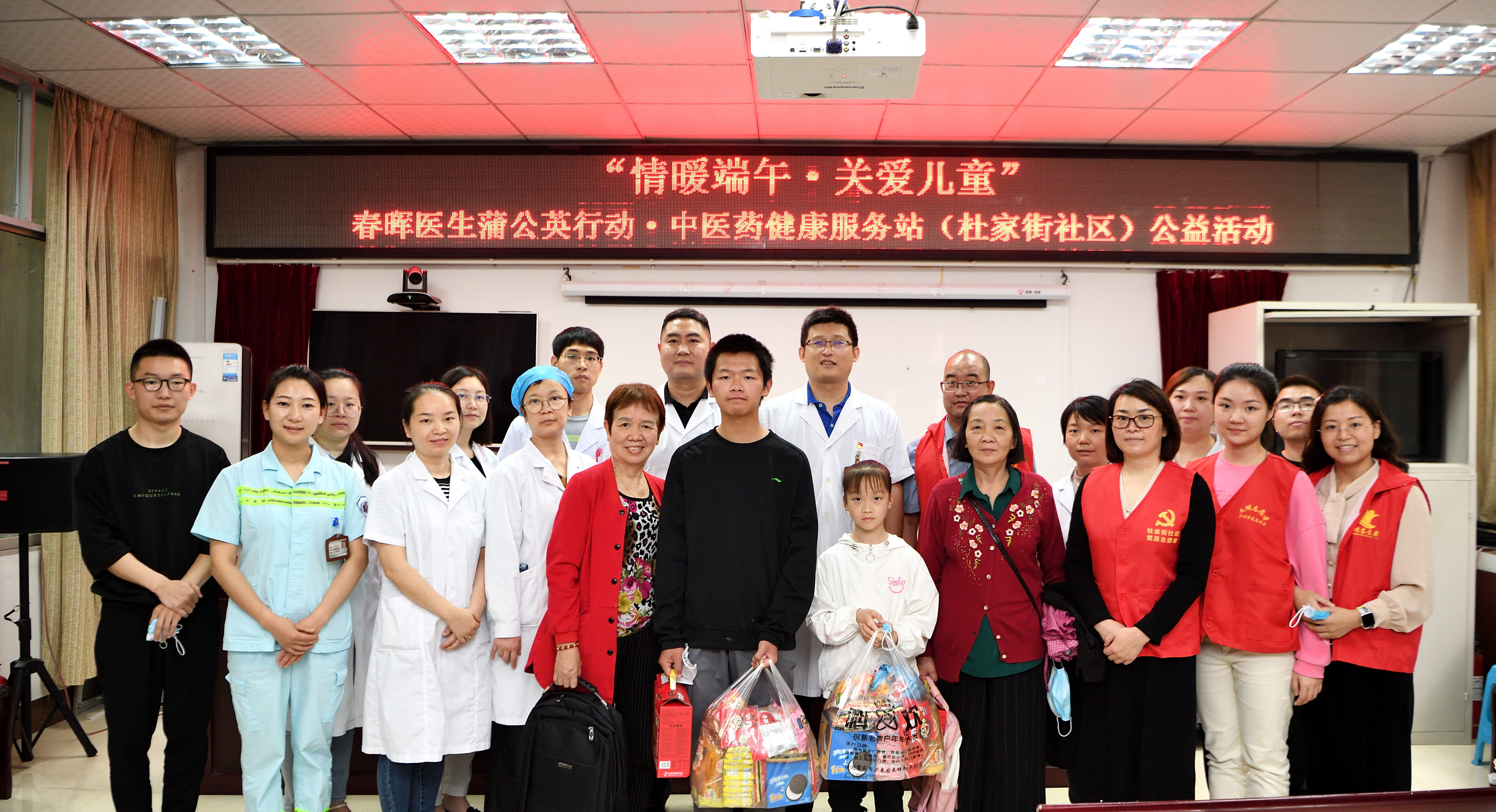 弘扬中医药文化  播撒健康的种子——西南医科大学附属中医医院开展春晖医生蒲公英行动·中医药健康服务站系列活动(图2)