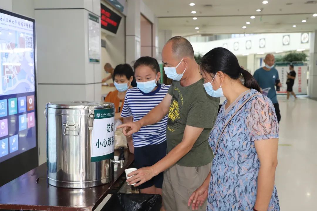 [点赞]西南医大中医院中药大锅汤持续免费发放，处方公布！