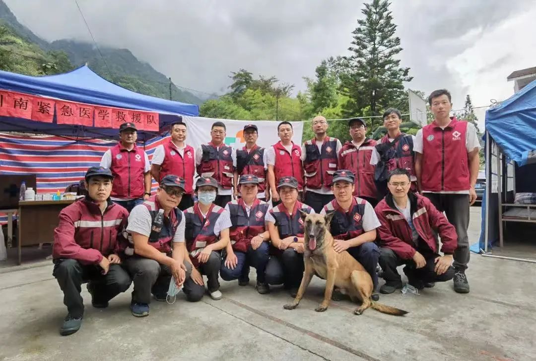尹崇光：小型“移动医院”的领队 年过5旬仍要走在队员前面