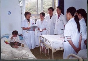 【人物】马君蓉：医者仁心 融入童心